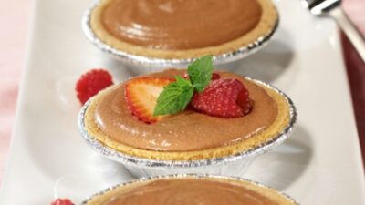 Cocoa-Berry Yogurt Tarts