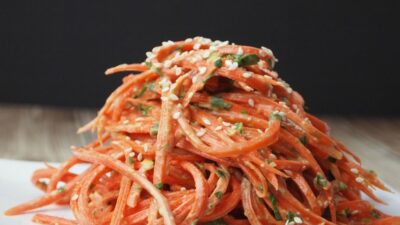 Cold-Sesame-Carrot-Noodle-Salad