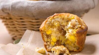 Cornbread-Walnut Muffins