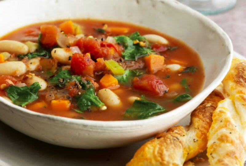 Country Spinach, Tomato and White Bean Soup