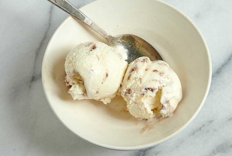 Cream Cheese Ice Cream with Macaroons