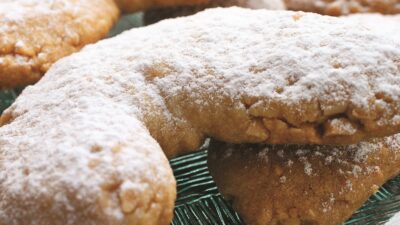oma's crescent moon cookies