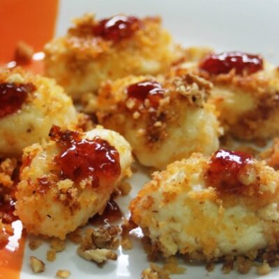 Cooked Dumplings Covered with a Crunchy Crumble.