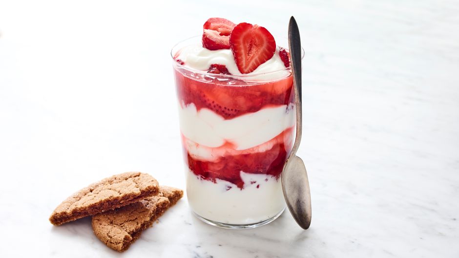 STRAWBERRY RHUBARB PARFAIT