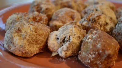 eggnog cranberry rice fritters