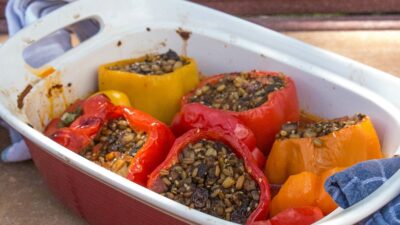 freekah stuffed red peppers