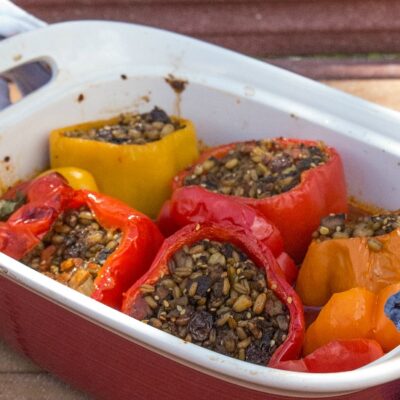 freekah stuffed red peppers