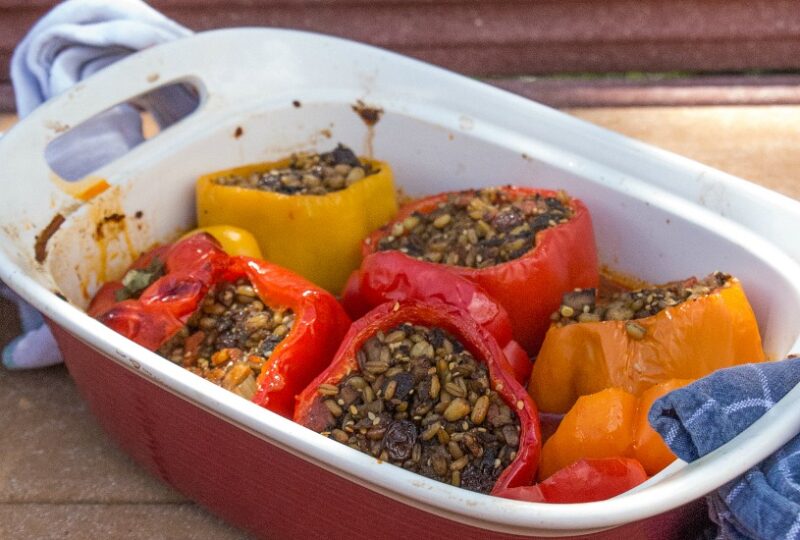 freekah stuffed red peppers