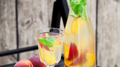 fresh peach lemonade