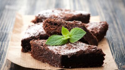 Fudgy Brownies - these fudgey and cakey brownies are perfectly chocolatey for everyone's favorite dessert