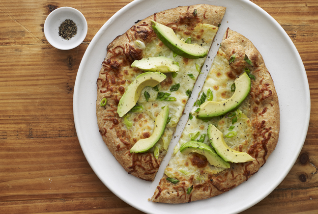 garlic and avocado pizza