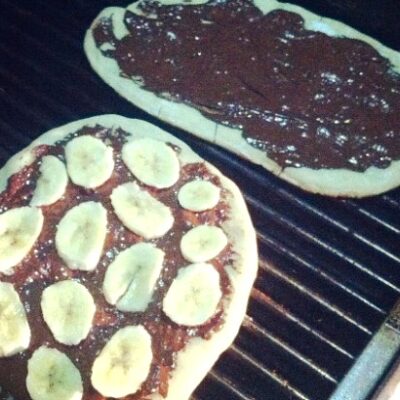 grilled dessert pizza