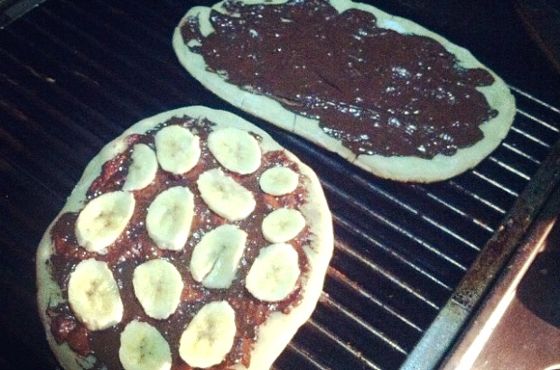 grilled dessert pizza