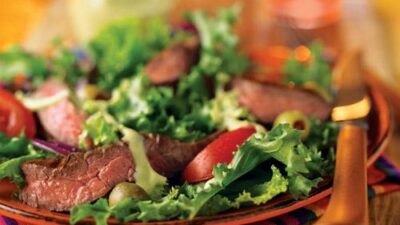 grilled-skirt-steak-salad-with-creamy-avocado-dressing