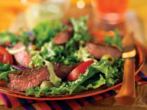 grilled-skirt-steak-salad-with-creamy-avocado-dressing