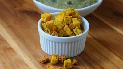Herbed-Polenta-Croutons-joyofkosher