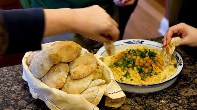 Home made pita & hummus