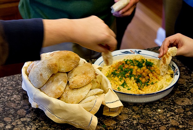Home made pita & hummus