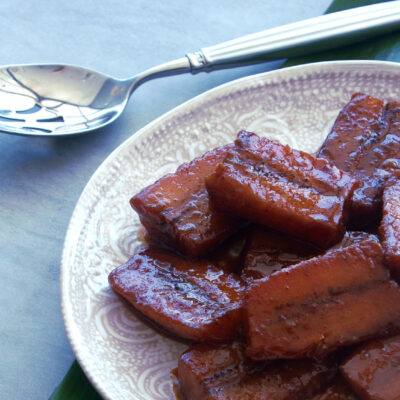 Pl&aacute;tanos En Tentaci&oacute;n (Ripe Plantains Caramelized In Honey, Butter And Cinnamon)