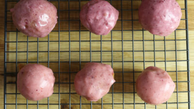 GLUTEN-FREE DOUGHNUTS WITH FROOZER GLAZE