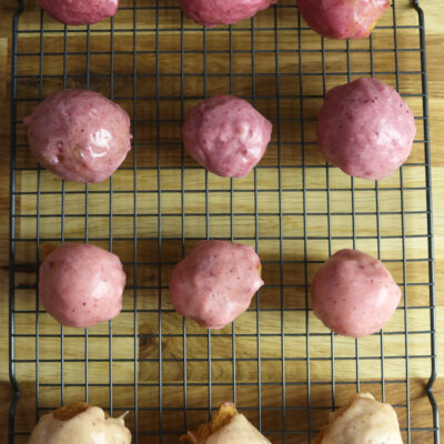 GLUTEN-FREE DOUGHNUTS WITH FROOZER GLAZE