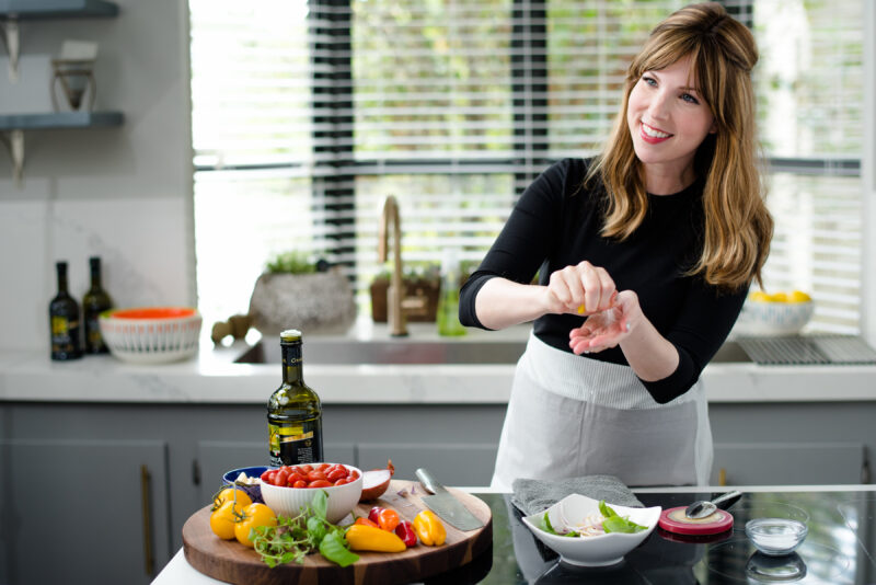 JAMIE MAKING SALAD