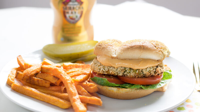 sriracha chickpea burger