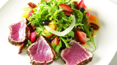 Jeff Nathan's Pepper Crusted Tuna on Arugula, Fennel and Orange Berry Salad