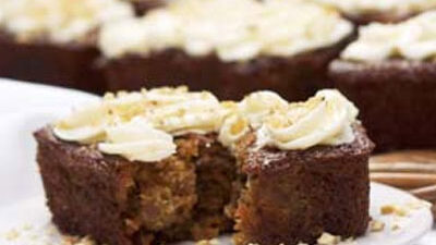 La Brea Carrot-Raisin Baby Cakes