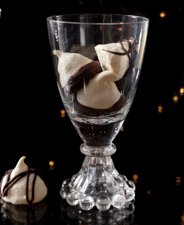 Lemon Infused Meringue Kisses