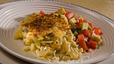 macaroni and cheese with bruschetta salad