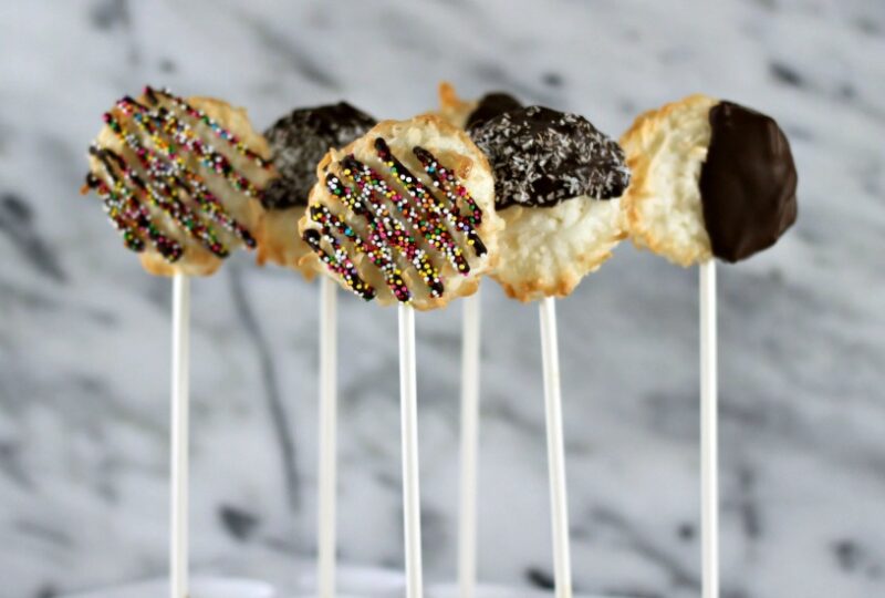 Macaroon Pops