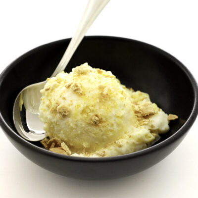 Mango Frozen Yogurt with Graham Crackers