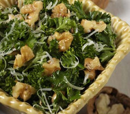 Marion Cunningham&rsquo;s Parsley Walnut Salad