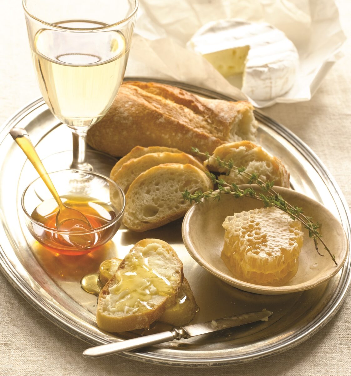 Brie with Infused Honey and Crusty Bread