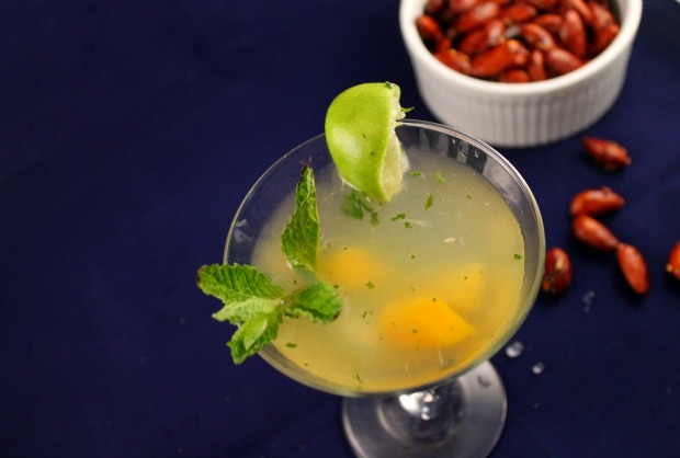mojito and almonds