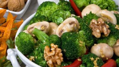Mollie Katzen&rsquo;s Broccoli Salad with Mushrooms & Walnuts