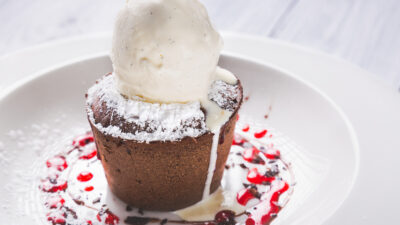 Molten Chocolate Chip Cookie Cupcakes