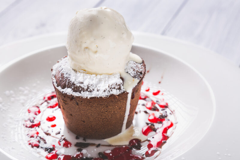 Molten Chocolate Chip Cookie Cupcakes