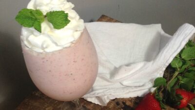 Mother's Day Smothie with Strawberries