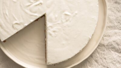No-Bake Cheesecake Over Crumbled Caramel Biscuits