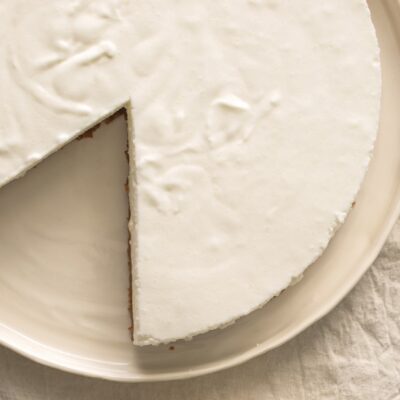 No-Bake Cheesecake Over Crumbled Caramel Biscuits
