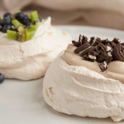 Pavlova with Greek Yogurt