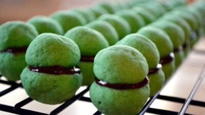 Peppermint-Sandwich-Kisses-Chocolate-Filled
