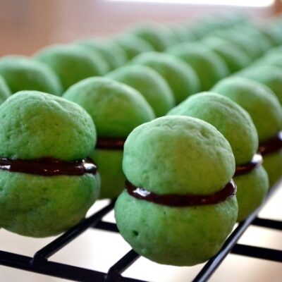 Peppermint-Sandwich-Kisses-Chocolate-Filled