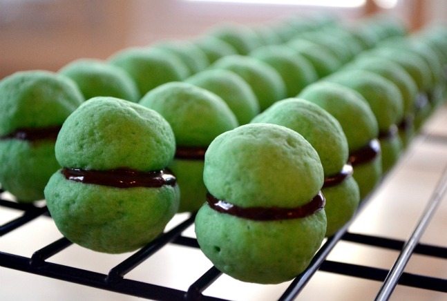 Peppermint-Sandwich-Kisses-Chocolate-Filled