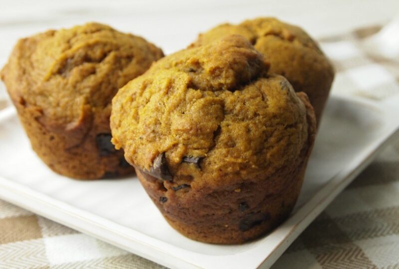 pumpkin-chocolate-muffins