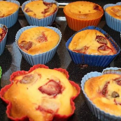 ricotta strawberry muffins