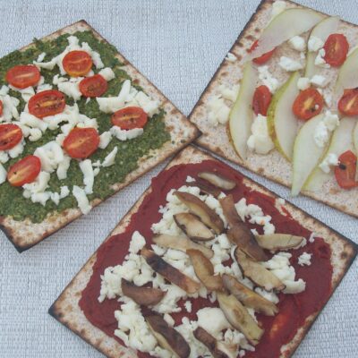 Roasted Garlic Matzo Pizza
