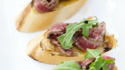 ROASTED GARLIC RIB EYE CROSTINI